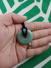Cargar imagen en el visor de la galería, Colgante Donut Aventurina 35 mm
