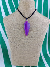 Cargar imagen en el visor de la galería, Colgante Punta Flecha Agata Morada Mod. 2
