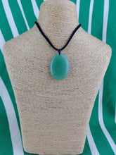 Cargar imagen en el visor de la galería, Colgante Oval Aventurina
