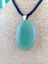 Cargar imagen en el visor de la galería, Colgante Oval Aventurina
