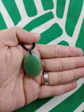Cargar imagen en el visor de la galería, Colgante Oval Aventurina
