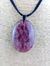 Cargar imagen en el visor de la galería, Colgante Oval Lepidolita

