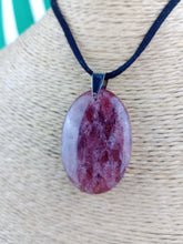 Cargar imagen en el visor de la galería, Colgante Oval Lepidolita
