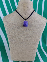 Cargar imagen en el visor de la galería, Colgante Amatista  Tallada Hexagonal
