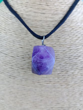 Cargar imagen en el visor de la galería, Colgante Amatista  Tallada Hexagonal
