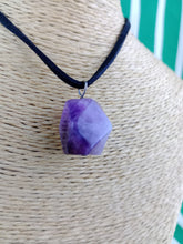 Cargar imagen en el visor de la galería, Colgante Amatista  Tallada Hexagonal
