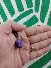 Cargar imagen en el visor de la galería, Colgante Amatista  Tallada Hexagonal
