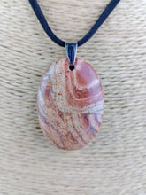 Cargar imagen en el visor de la galería, Colgante Oval Jaspe Rojo
