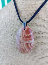 Cargar imagen en el visor de la galería, Colgante Oval Jaspe Rojo
