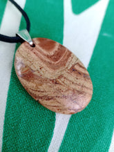 Cargar imagen en el visor de la galería, Colgante Oval Jaspe Rojo
