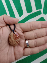 Cargar imagen en el visor de la galería, Colgante Oval Jaspe Rojo
