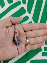 Cargar imagen en el visor de la galería, Colgante Taramita (Escoba de Bruja) Mod. 3
