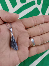 Cargar imagen en el visor de la galería, Colgante Taramita (Escoba de Bruja) Mod. 5
