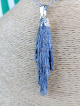 Cargar imagen en el visor de la galería, Colgante Taramita (Escoba de Bruja) Mod. 12
