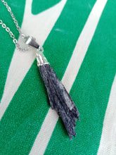 Cargar imagen en el visor de la galería, Colgante Taramita (Escoba de Bruja) Mod. 9
