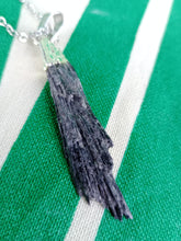 Cargar imagen en el visor de la galería, Colgante Taramita (Escoba de Bruja) Mod. 9
