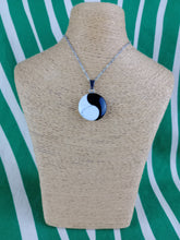 Cargar imagen en el visor de la galería, Colgante Yin Yang  Mod 1

