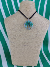 Cargar imagen en el visor de la galería, Colgante Árbol Vida Aventurina Pequeño
