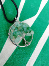 Cargar imagen en el visor de la galería, Colgante Árbol Vida Aventurina Pequeño
