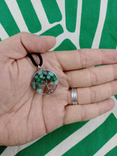 Cargar imagen en el visor de la galería, Colgante Árbol Vida Aventurina Pequeño
