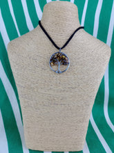 Cargar imagen en el visor de la galería, Colgante Árbol Vida Ojo de Tigre Pequeño
