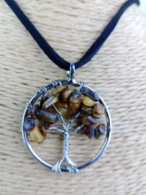 Cargar imagen en el visor de la galería, Colgante Árbol Vida Ojo de Tigre Pequeño
