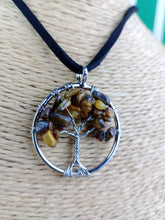Cargar imagen en el visor de la galería, Colgante Árbol Vida Ojo de Tigre Pequeño
