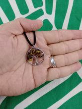 Cargar imagen en el visor de la galería, Colgante Árbol Vida Ojo de Tigre Pequeño
