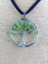 Cargar imagen en el visor de la galería, Colgante Árbol Vida Olivino Pequeño
