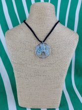 Cargar imagen en el visor de la galería, Colgante Árbol Vida Aguamarina Pequeño
