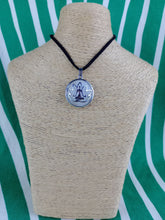 Cargar imagen en el visor de la galería, Colgante Yogi Cuarzo Blanco
