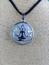 Cargar imagen en el visor de la galería, Colgante Yogi Cuarzo Blanco
