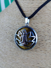 Cargar imagen en el visor de la galería, Colgante Yogi Ojo de Tigre
