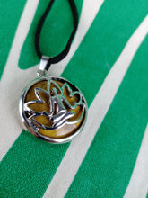 Cargar imagen en el visor de la galería, Colgante Yogi Ojo de Tigre
