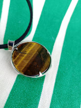 Cargar imagen en el visor de la galería, Colgante Arbol de la vida Ojo de Tigre
