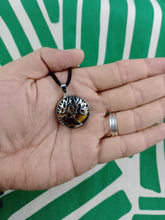 Cargar imagen en el visor de la galería, Colgante Arbol de la vida Ojo de Tigre
