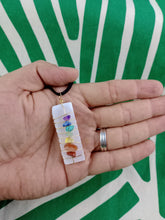 Cargar imagen en el visor de la galería, Colgante Selenita 7 Chakras
