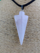 Cargar imagen en el visor de la galería, Colgante Punta Flecha Cuarzo Rosa
