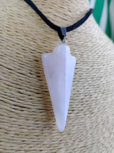 Cargar imagen en el visor de la galería, Colgante Punta Flecha Cuarzo Rosa
