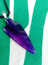 Cargar imagen en el visor de la galería, Colgante Punta Flecha Agata Morada Mod. 1
