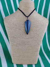 Cargar imagen en el visor de la galería, Colgante Punta Flecha Ágata Negra Mod. 1
