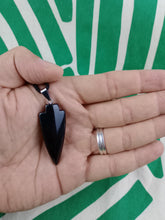 Cargar imagen en el visor de la galería, Colgante Punta Flecha Ágata Negra Mod. 1
