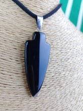 Cargar imagen en el visor de la galería, Colgante Punta Flecha Ágata Negra Mod. 3
