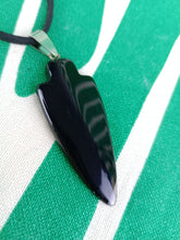 Cargar imagen en el visor de la galería, Colgante Punta Flecha Ágata Negra Mod. 3
