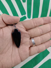 Cargar imagen en el visor de la galería, Colgante Punta Flecha Ágata Negra Mod. 3
