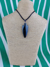Cargar imagen en el visor de la galería, Colgante Punta Flecha Ágata Negra Mod. 4
