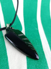 Cargar imagen en el visor de la galería, Colgante Punta Flecha Ágata Negra Mod. 4
