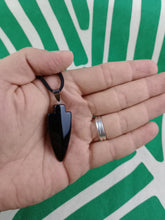 Cargar imagen en el visor de la galería, Colgante Punta Flecha Ágata Negra Mod. 4
