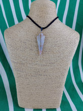 Cargar imagen en el visor de la galería, Colgante Punta Flecha Ágata India Mod. 1
