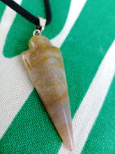 Cargar imagen en el visor de la galería, Colgante Punta Flecha Ágata India Mod. 1

